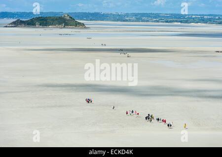 Frankreich, Manche, Mont Saint Michel Bay, Weltkulturerbe der UNESCO, überquert die Bucht zu Fuß mit einem Führer Stockfoto