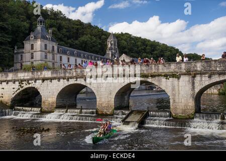 Frankreich, Dordogne, Brantome, Benediktiner Abtei von Saint-Pierre de Brantome, Kanu fahren auf den Kanälen von Brant⌠me Stockfoto