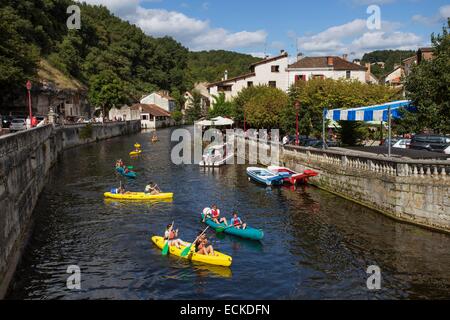 Frankreich, Dordogne, Brantome, Benediktiner Abtei von Saint-Pierre de Brantome, Kanu fahren auf den Kanälen von Brant⌠me Stockfoto