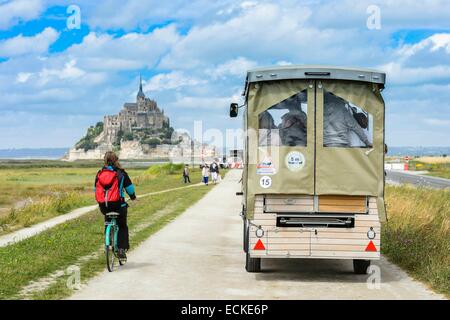 Frankreich, Manche, Mont Saint Michel Bay, Weltkulturerbe der UNESCO, Transport mit der Kutsche Stockfoto