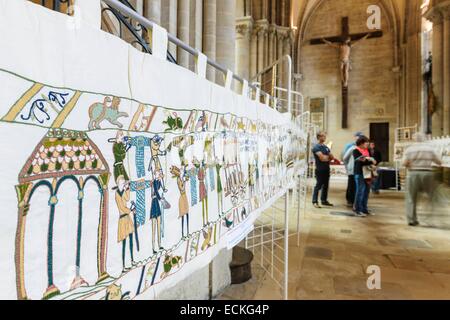 Frankreich, Calvados, Bayeux, Kathedrale Notre-Dame (11. bis 15. Jahrhundert), Bayeux Tapestry Ausstellung (Kopie) Stockfoto