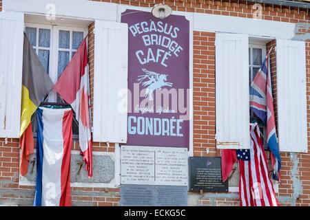 Frankreich, Calvados, Batterie, Cafe Gondree in der Nähe von Pegasus-Brücke, das erste französische Haus veröffentlichte 6. Juni 1944 von einem britischen Kommando Stockfoto