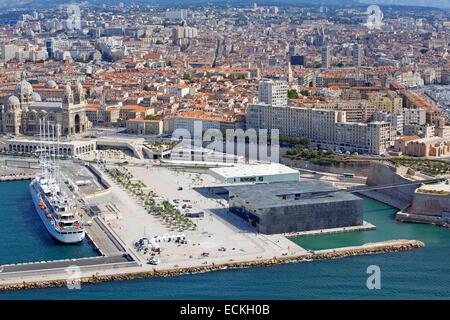 Bouches-du-Rhône, Frankreich, Marseille, Euromediterranee Gebiet, J4 Esplanade, MuCEM, Musee des Zivilisationen de l ' Europe et De La Mediterranee R. Ricciotti et R. Carta Architectes und La Villa Mediterranee, Architekt Stefano Boeri, Kathedrale La Major Backgr Stockfoto