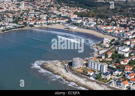 Frankreich, Charente Maritime, Royan, die Küste und die Conche de Pontaillac (Luftbild) Stockfoto