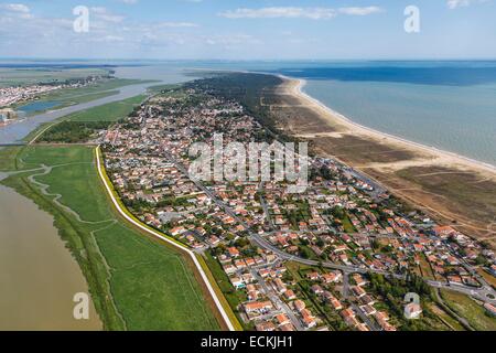 Frankreich, Vendee, La Faute Sur Mer, das Dorf zwischen dem Lay-Fluss und das Meer und die Pointe d'Arcay (Luftbild) Stockfoto