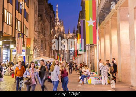 Italien, Lombardei, Mailand, Corso Vittorio Emanuele II mit Blick auf den Dom in der Altstadt, die Kathedrale von spätgotischen Stil Stockfoto