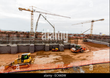 Sofia, Bulgarien - 24. November 2014: Arbeiten Ingenieure und Arbeiter auf einer Baustelle eines neuen Abfall-Werks in der Nähe von S Stockfoto