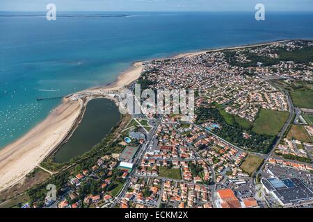 Frankreich, Vendee, La Tranche Sur Mer, Badeort, der Stadt, den See und der Strand (Luftbild) Stockfoto