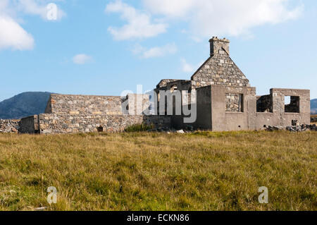 Ein zerstörtes Bauernhaus an der Westküste von der Isle of Lewis auf den äußeren Hebriden. Stockfoto