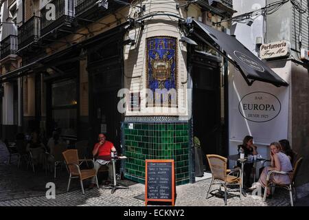 Spanien, Andalusien, Sevilla, El Salvador Platz, Terrasse eines Cafés im Art Deco Stil auf dem Platz El Salvador Stockfoto