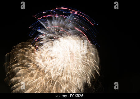 Feuerwerk mit Bewegungsunschärfe Stockfoto