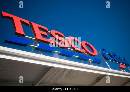 Tesco extra Superstore speichern super Geschäfte aus der Stadt laden Geschäfte Einkaufszentrum Center Tescos große große große Stockfoto