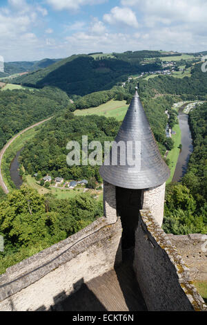 Blick auf den Fluss sauer von Château de Bourscheid, Luxemburg Stockfoto