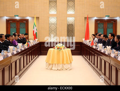 Nay Pyi Taw, Myanmar. 16. Dezember 2014. Myanmar Vizepräsident Nyan Tun (2. L) führt Gespräche mit chinesischen Vizepräsident Li Yuanchao (2. R) in Nay Pyi Taw, Myanmar, 16. Dezember 2014. © U Aung/Xinhua/Alamy Live-Nachrichten Stockfoto