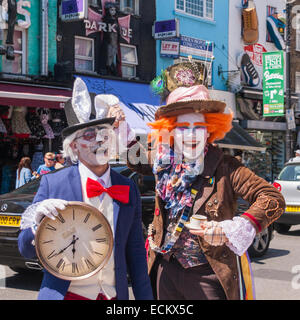 Alice im Wunderland besuchen Camden, London Stockfoto