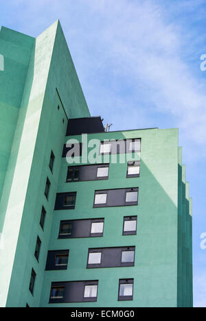 Grüne Fassade der Block von Wohnungen in der Nähe von London Wembley Stockfoto