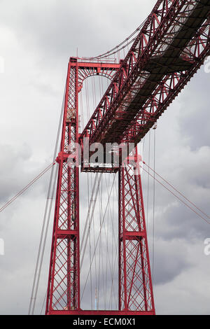 Eisernen Turm der Biskaya-Brücke in Getxo, Baskenland, Spanien. Stockfoto