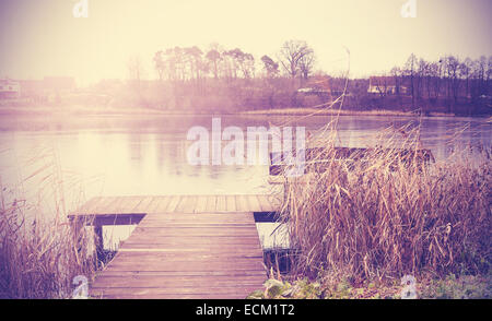 Vintage Retro-getönten Bild der See im Herbst. Stockfoto