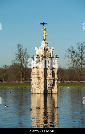 Die Arethusa "Diana" Brunnen buschigen Park UK. Stockfoto