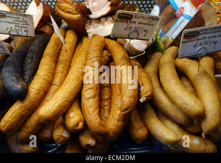 Polnische Wurst angezeigt Polsmak polnischen Delikatessenladen in Dalston, London Stockfoto