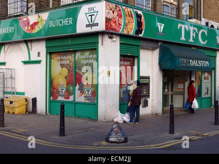 Türkisches Essen Zentrum in Ridley Straße Markt, Dalston, London Stockfoto