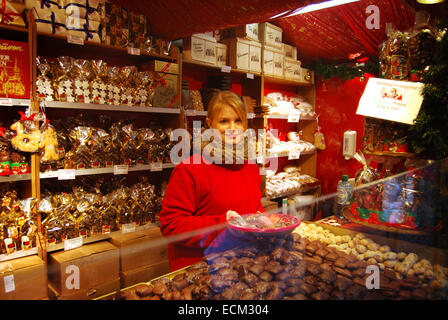 Verkauf von Schokolade am Weihnachtsmarkt Aachen Deutschland Stockfoto