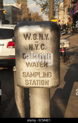 Trinkwasser-Probenahmestation an der 7th Avenue in Park Slope, Brooklyn, NY. Stockfoto