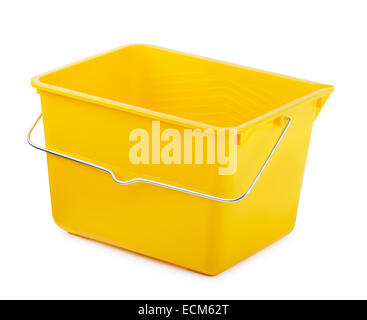 Gelber Eimer auf weißem Hintergrund Stockfoto
