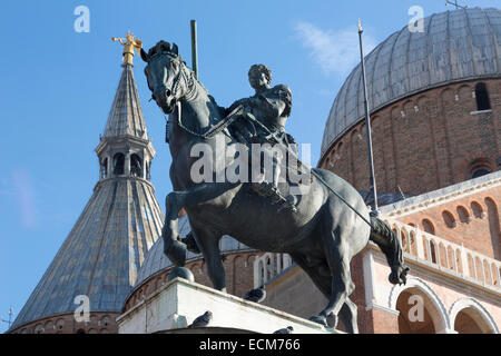 Reiterdenkmal des Gattamelata von Donatello, 1453, Piazza del Santo in Padua, Italien Stockfoto