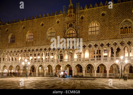 Der Doge Palast oder Palazzo Ducale bei Nacht, Venedig, Italien Stockfoto