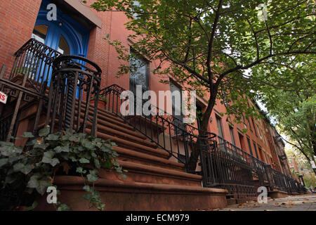 State Street im historischen Stadtteil Brooklyn Heights, New York im Sommer anzeigen Stockfoto