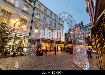 Weihnachten Dekorationen South Molton Street London UK Stockfoto