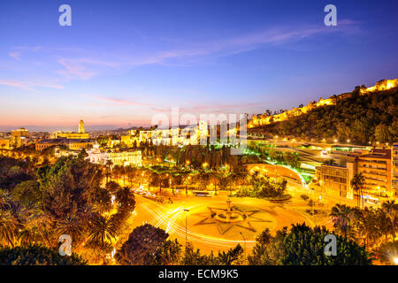 Malaga, Spanien Stadtbild in der Kathedrale, Rathaus und Alcazaba maurische Festung. Stockfoto