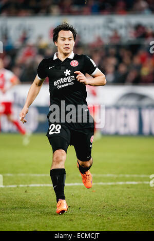 Köln, Deutschland. 16. Dezember 2014. Shinji Okazaki (Mainz) Fußball: Shinji Okazaki von Mainz in der deutschen Bundesliga match zwischen 1. FC Köln und 1. FSV Mainz 05 im Publikumseingänge in Köln. © AFLO/Alamy Live-Nachrichten Stockfoto