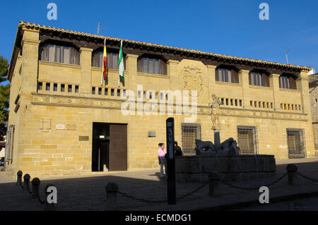 Antigua Carnicería, alte Metzger ist Einkaufen, in Populo quadratisch, Baeza, Jaen Provinz, Andalusien, Spanien, Europa Stockfoto