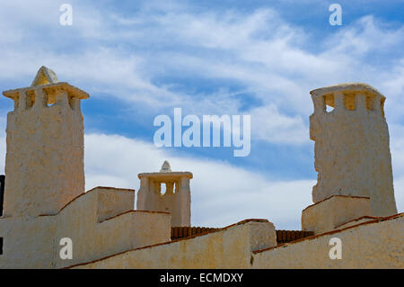 Schornsteine, Höhlenwohnungen in Santiago Höhlenwohnungen Viertel, Guadix, Marquesado Region, Provinz Granada, Andalusien, Spanien, Europa Stockfoto