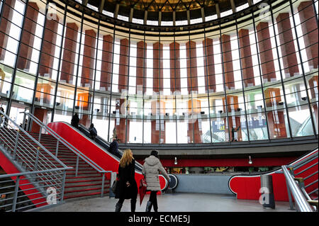 Bahnhof Atocha, Estación de Atocha-Cercanías, entworfen von dem Architekten Rafael Moneo, Stadtzentrum, Madrid, Spanien Stockfoto