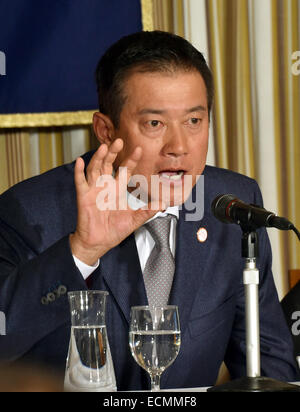 Tokio, Japan. 17. Dezember 2014. Manager Tatsunori Hara der Yomiuri Giants spricht mit Inbrunst über ein Charity-Baseball-Event "Support Our Kids," während einer Pressekonferenz in Tokio Foreign Correspondents' Club of Japan auf Mittwoch, 17. Dezember 2014. Die Veranstaltung wird von zwei Ex-Yankees, Hideki Matsui und Derek Jeter, im Tokyo Dome im März für Junior High School Schüler aus der nordöstlichen Region der Katastrophe-Hit als auch amerikanische Studenten, die in Japan leben moderiert. © Natsuki Sakai/AFLO/Alamy Live-Nachrichten Stockfoto