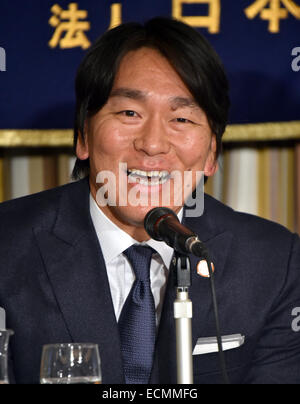 Tokio, Japan. 17. Dezember 2014. Ex-Yankee Hideki Matsui spricht während einer Pressekonferenz in Tokio Foreign Correspondents' Club of Japan auf Mittwoch, 17. Dezember 2014. Matsui zusammen mit seinem ehemaligen Teamkollegen Derek Jeter wird Co-Moderator eine Wohltätigkeitsveranstaltung Baseball "Support Our Kids," im Tokyo Dome im März für Junior High School Schüler aus der nordöstlichen Region der Katastrophe-Hit als auch amerikanische Studenten, die in Japan leben. © Natsuki Sakai/AFLO/Alamy Live-Nachrichten Stockfoto