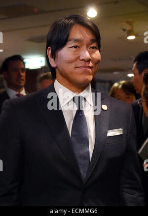 Tokio, Japan. 17. Dezember 2014. Ex-Yankee Hideki Matsui kommt für eine Pressekonferenz in Tokios Foreign Correspondents' Club of Japan auf Mittwoch, 17. Dezember 2014. Matsui zusammen mit seinem ehemaligen Teamkollegen Derek Jeter wird Co-Moderator eine Wohltätigkeitsveranstaltung Baseball "Support Our Kids," im Tokyo Dome im März für Junior High School Schüler aus der nordöstlichen Region der Katastrophe-Hit als auch amerikanische Studenten, die in Japan leben. © Natsuki Sakai/AFLO/Alamy Live-Nachrichten Stockfoto