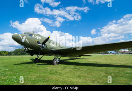 Oshkosh, Wisconsin historischen Flugzeugen vor berühmten EAA Experimental Aircraft Museum für alle Flugzeuge und fliegen weltweit Stockfoto