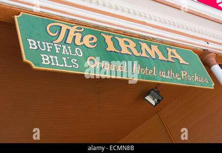 Cody Wyoming Innenstadt Sheridan Avenue die Irma Hotel Thatv ist auf der Hauptstraße durch die Stadt Buffalo Bills Stockfoto