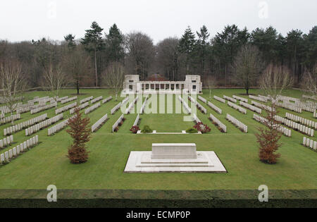 Denkmal des ersten Weltkriegs und der Friedhof für die 5. australische Division.Zonnebeke Belgium.In Erinnerung. Stockfoto