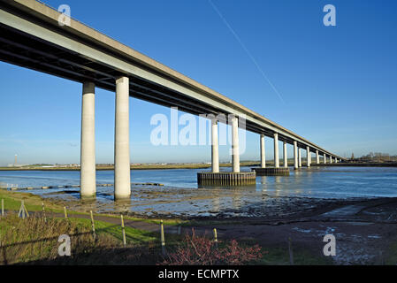 Die Sheppey Crossing trägt die A249 über The Swale, der Isle of Sheppey vom Festland trennt Stockfoto