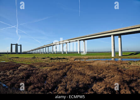 Die Sheppey Crossing trägt die A249 über The Swale, der Isle of Sheppey vom Festland trennt Stockfoto