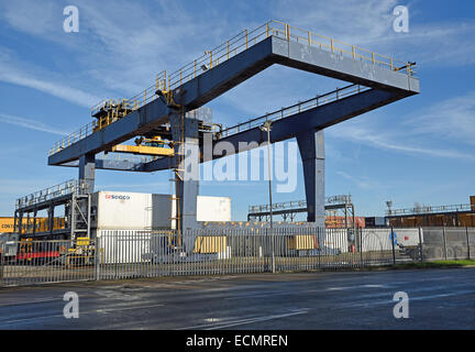 Straddle Luftfahrtunternehmen am Peel Ports Medway, Sheerness Docks, Sheppey, Kent, UK Stockfoto