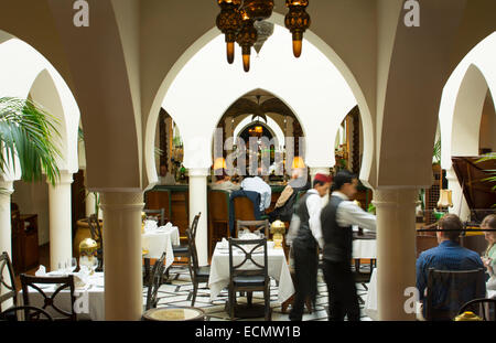 Casablanca Marokko berühmt Ricks Cafe aus Film mit Humphrey Bogart Blick von oben Bar und Restaurant in der Innenstadt Stockfoto