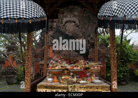 Pura Desa Tempel. Ubud. Die wichtigsten "Stadt-Tempel" im Zentrum, gegenüber des Ary Warung.  Der Haupttempel in Ubud sind die locati Stockfoto