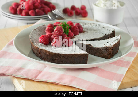 Kladdkaka. Klebrige schwedische Schokoladentorte. Schweden-Essen Stockfoto