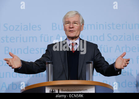 Berlin, Deutschland. 17. Dezember 2014. Presseerklärung der Labor Minister Nahles und Henning Voscherau "um den Mindestlohn-Kommission zu bestellen" an das Bundesministerium für Arbeit und Soziales, am 17. Dezember 2014 in Berlin Deutschland realisiert. / Foto: Henning Voscherau, neuer Chef der europäischen Mindestlohn. Bildnachweis: Reynaldo Chaib Paganelli/Alamy Live-Nachrichten Stockfoto